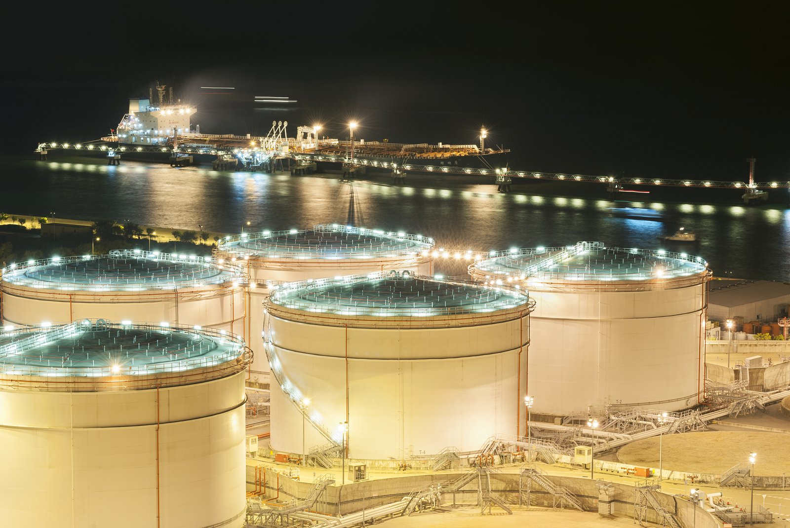 LO Series explosion proof linear lights installed in a UAE hazardous area process facility